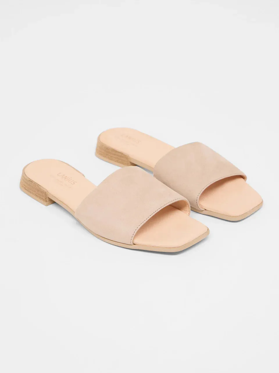 carré mules in sand