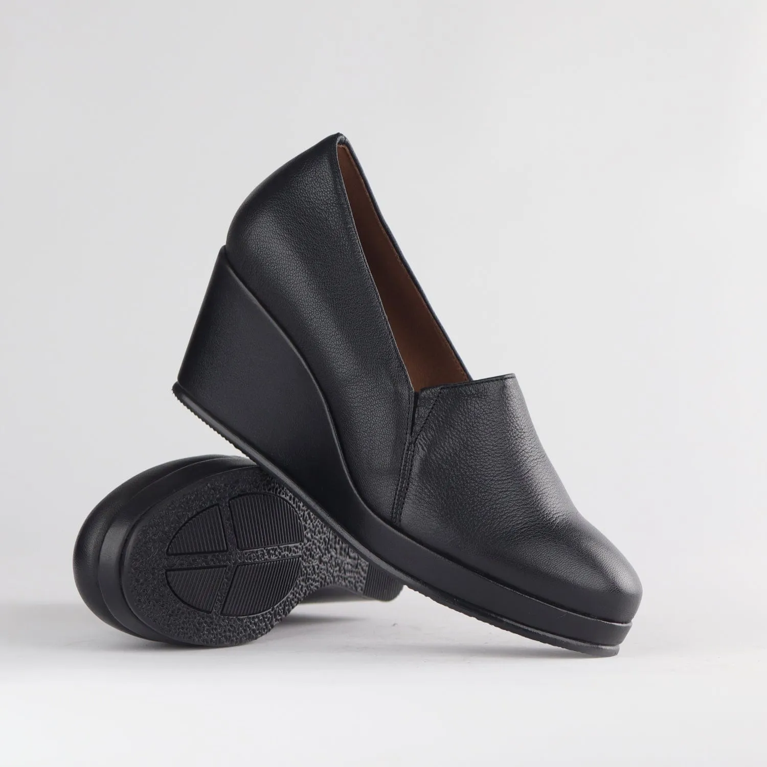 Closed Wedge in Black - 12911