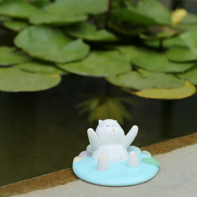 Forbidden City Royal Cat Bathing in Hot Spring Smartphone Stand