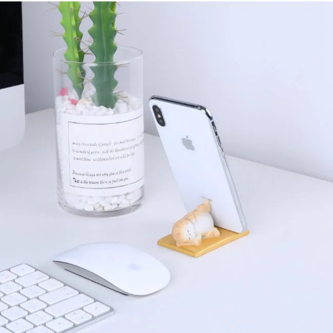 Forbidden City Royal Cat Sleeping in Imperial Bed Smartphone Stand