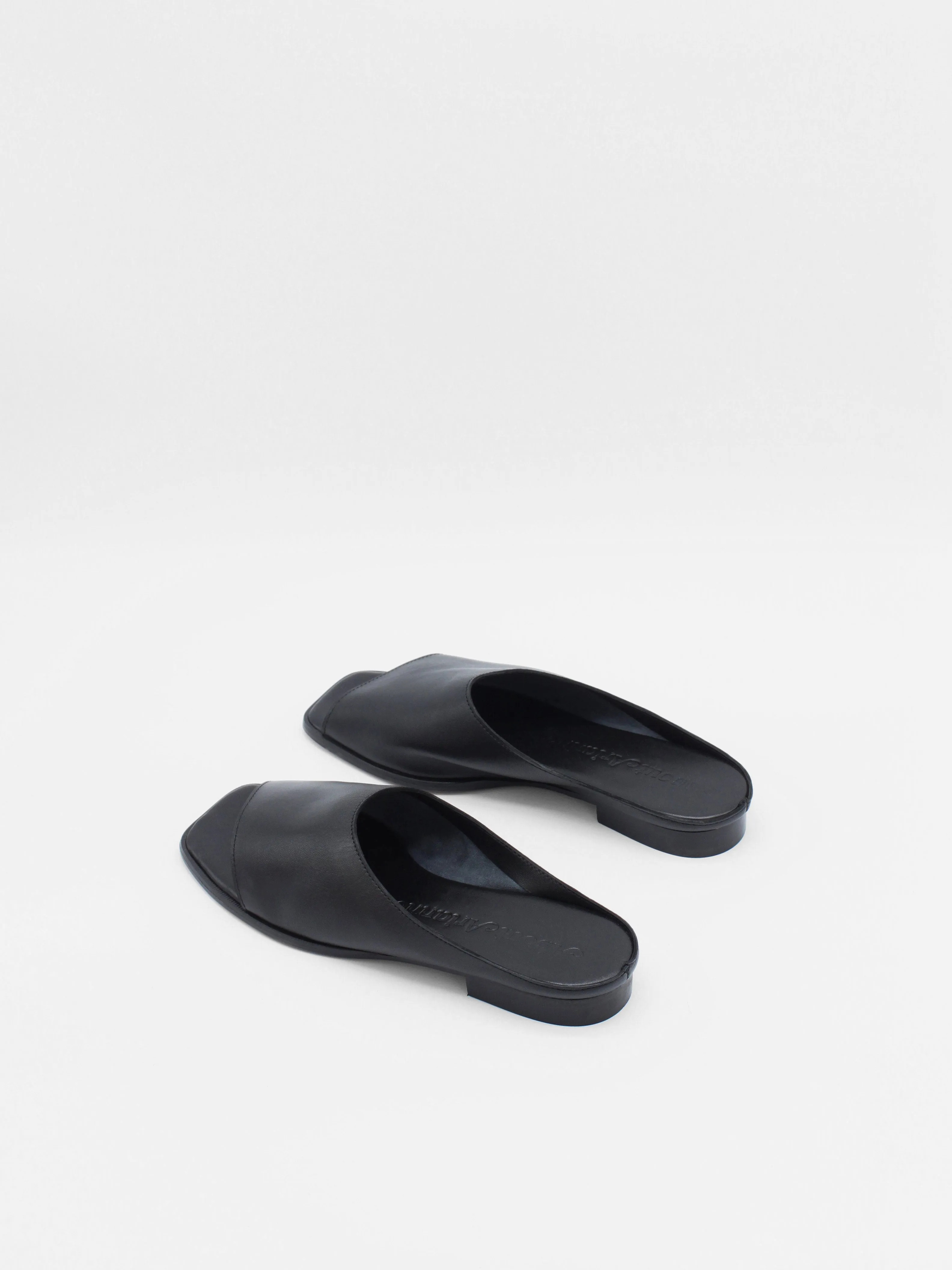 ojih slipper in black