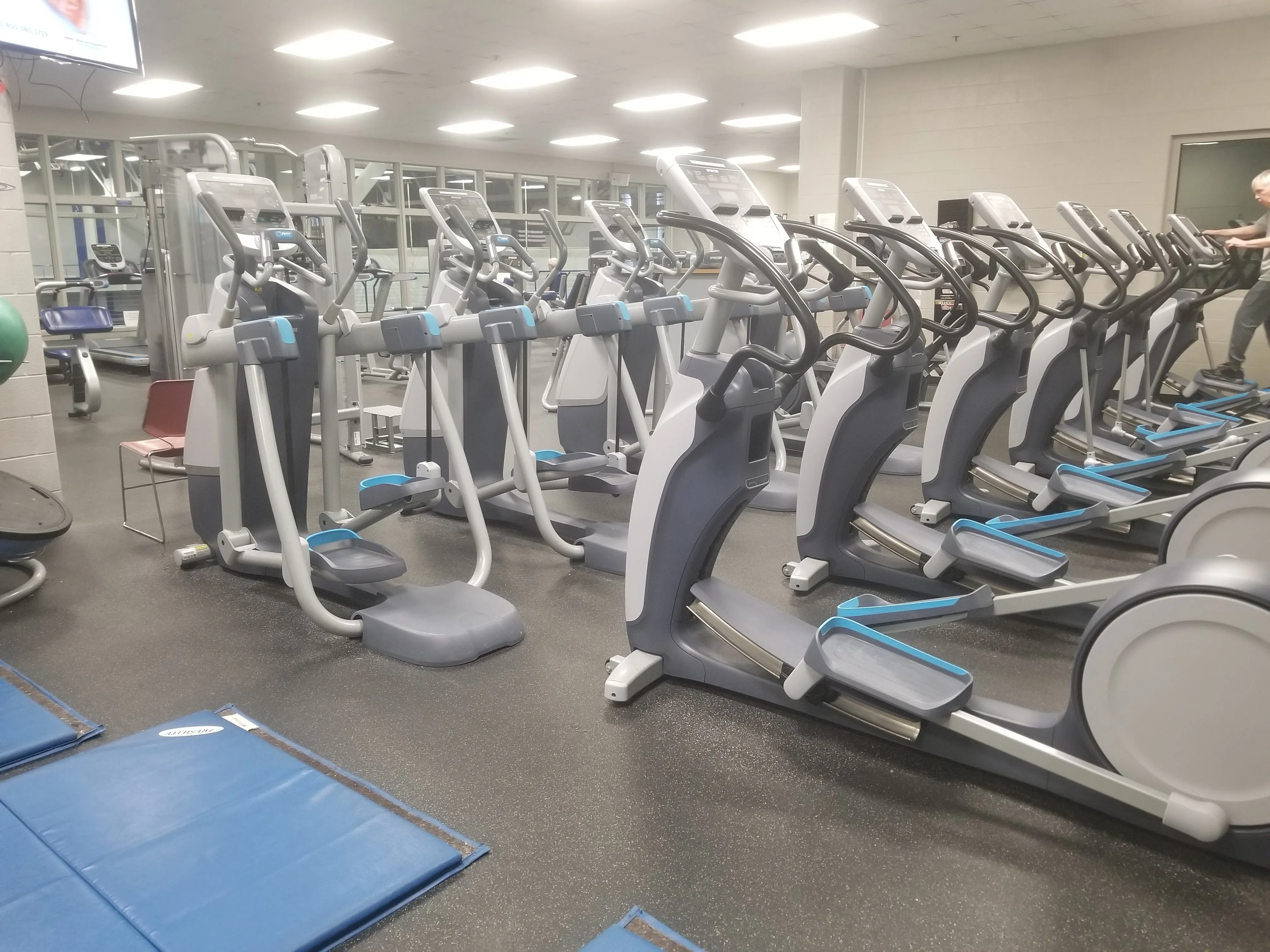PRECOR AMT 835 ADAPTIVE MOTION TRAINER W/ OPEN STRIDE