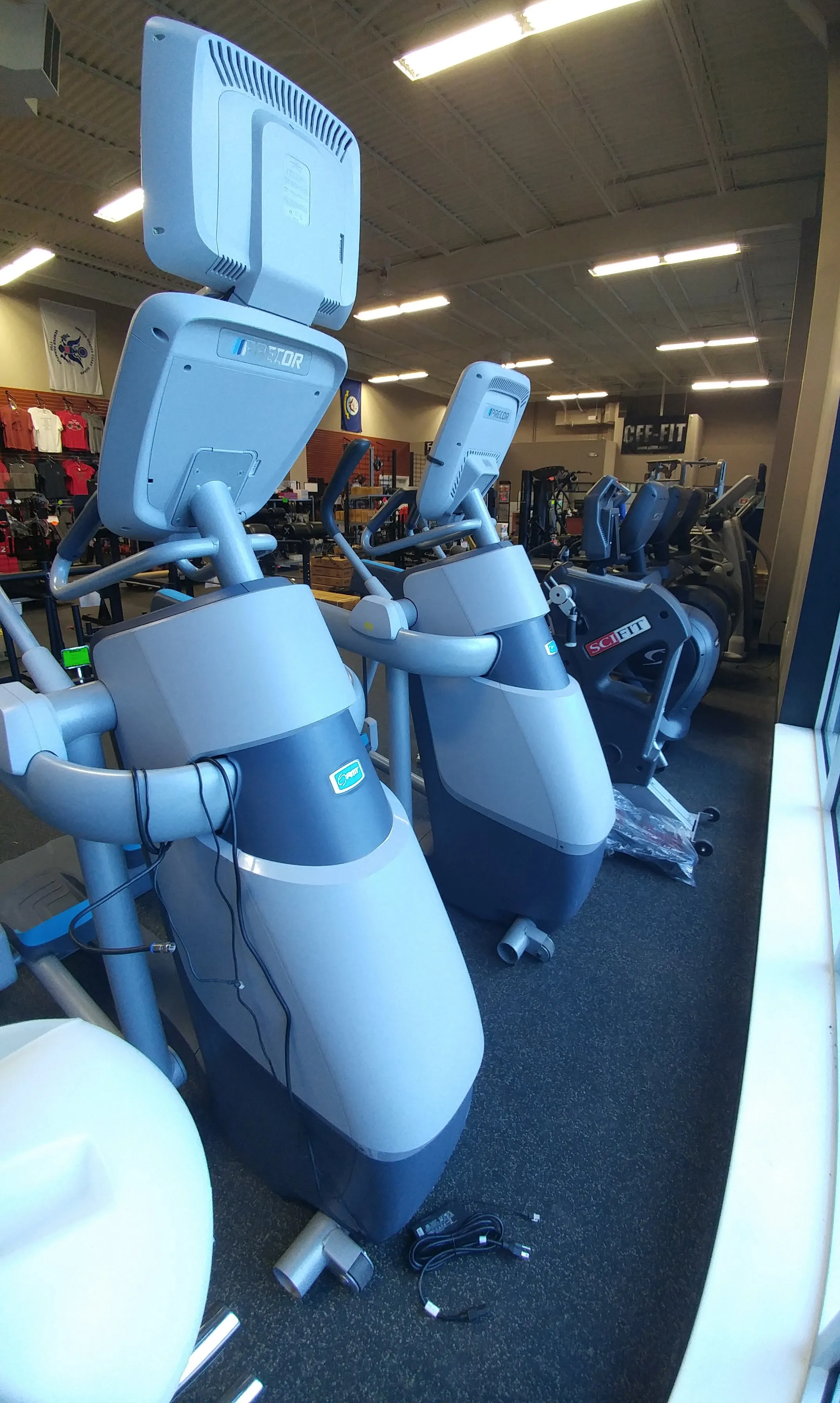 PRECOR AMT 835 ADAPTIVE MOTION TRAINER W/ OPEN STRIDE