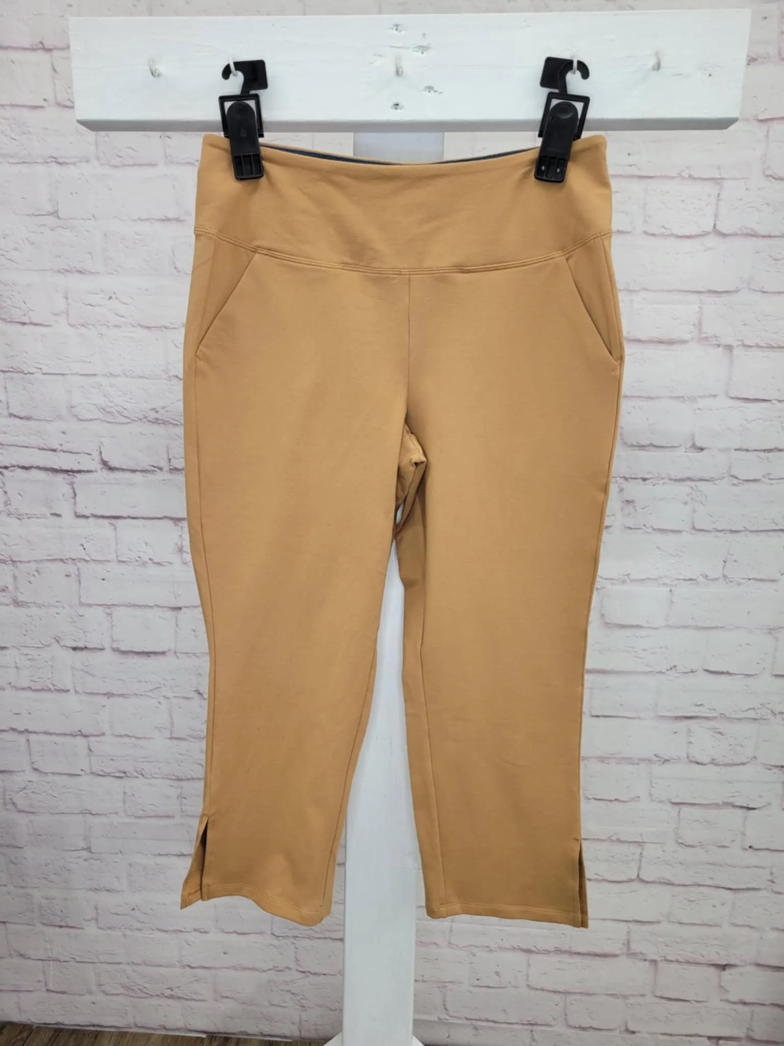 SAND A648210 Women with Control Tummy Control Petite Knit Crop Pants (MULTIPLE SIZES AVAILABLE)