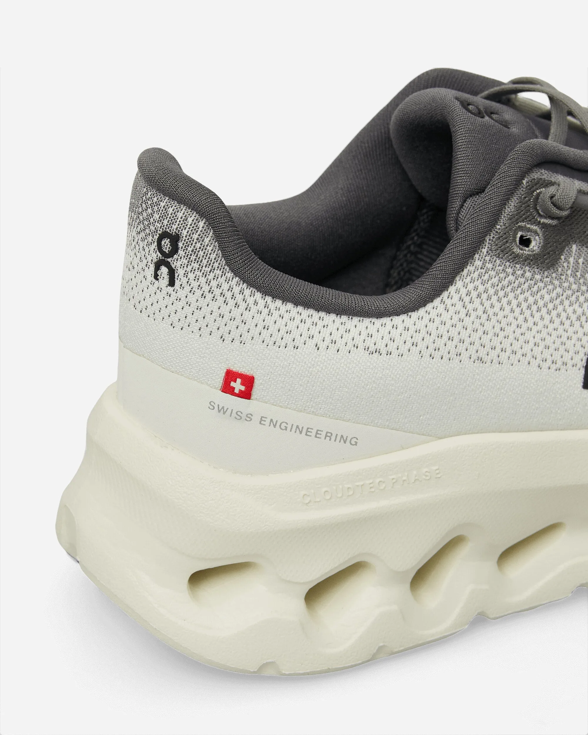 Women's Cloudtilt Sneakers Rock / Ivory